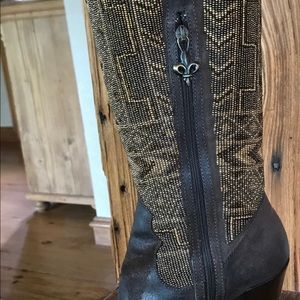 Donald Pliner Goldie boots